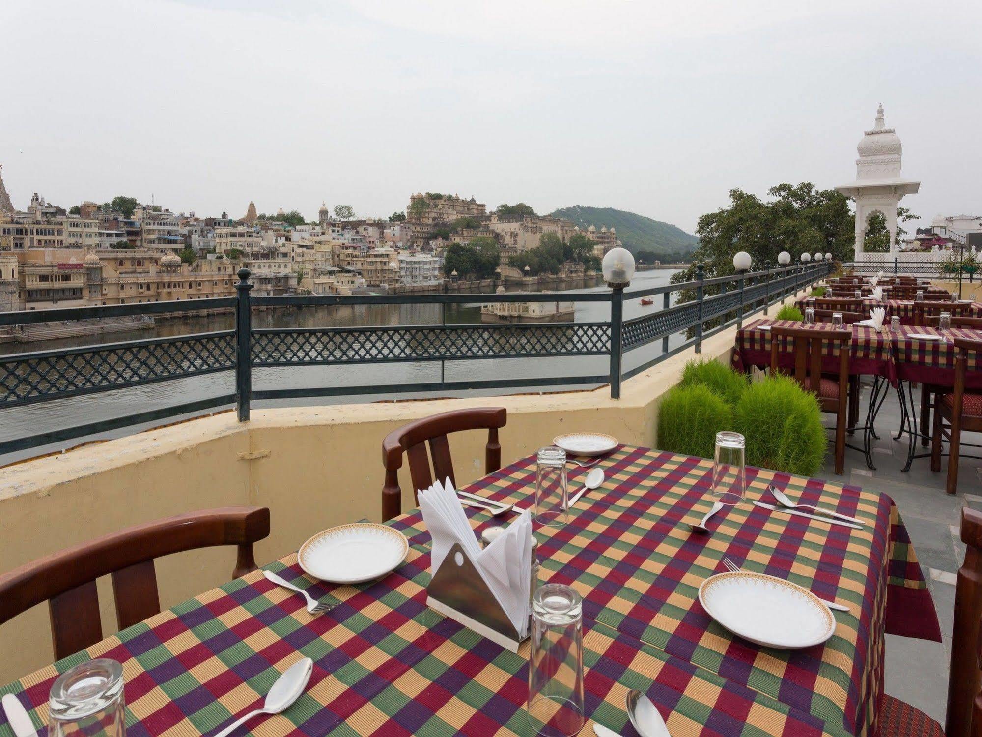 Sarovar - Lake Facing Boutique Hotel On Lake Pichola Udaipur Esterno foto