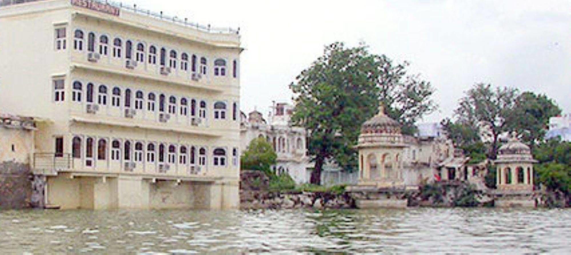 Sarovar - Lake Facing Boutique Hotel On Lake Pichola Udaipur Esterno foto