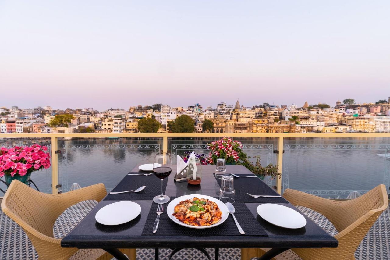Sarovar - Lake Facing Boutique Hotel On Lake Pichola Udaipur Esterno foto